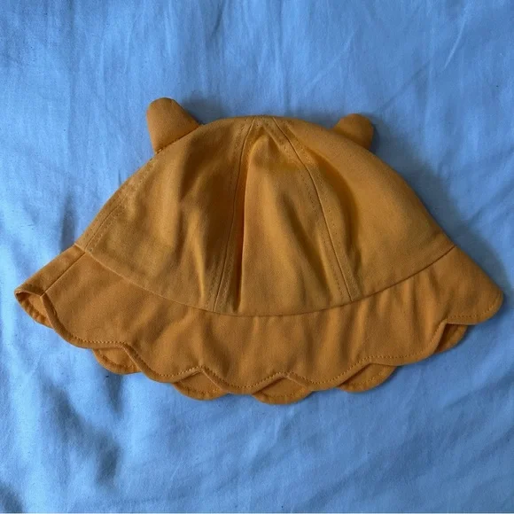 Umvvelt Dumbo Octopus Bucket Hat (NWOT) • Size: Regular (58 cm) - Picture 2 of 3